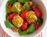 Salade de fraises au fromage frais et pistaches