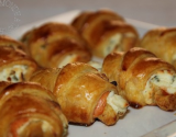 Mini croissants au saumon fumé, philadelphia et ciboulette