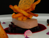 Foie gras poêlé aux chips de betteraves