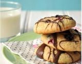 Cookies au cassis, marbrés au chocolat