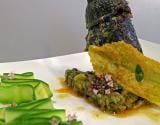 Courgette farcie au vert, fleurs en tempura