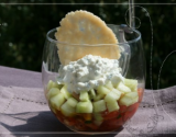 Verrine de tomates, concombre et pignons de pin à la mousse de ricotta