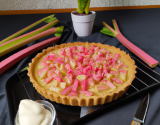 Tarte à la rhubarbe à la crème vanillée