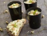 Verrine de fromage fouetté Madame Loïk crabe asperges et noix de cajou torréfiées