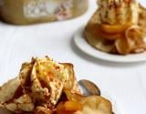 Aumônières de crêpes aux pommes caramélisées et crème glacée Carte d'Or® façon glacier saveur crème brûlée