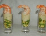 Verrines d'avocat, crème de gingembre et crevettes