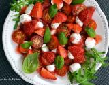 Salade de tomates, fraises et mozzarella, sauce fraises-citron vert