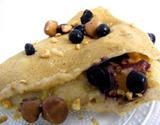 Crêpe à la farine de châtaigne fourrée à l'abricot, la myrtille et la noisette