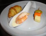 Mini croissants au saumon, crevettes et crème au curry