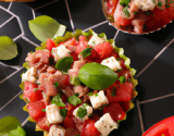 Tartare de thon, concombre, tomate , feta et basilic