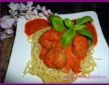 Spaghetti aux boulettes avec sa sauce tomate, lait de coco et amande.