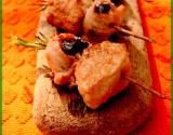 Brochette lard, pruneau et cochon