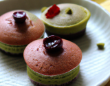 Petits cakes au matcha et au cassis