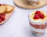 Verrine de cheesecake, compote rhubarbe et framboises