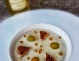 Gazpacho blanc, sphères au Floc de Gascogne et foie gras praliné