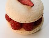 Macaron au chocolat blanc et aux framboises