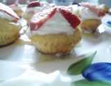 Mini-muffins aux fraises sauce caramel