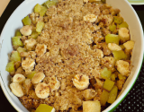 Crumble aux pommes, bananes et poires