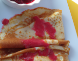 Aumônieres de crêpes et coulis de framboises