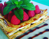 Mille Feuilles aux poires de Groslay miélées, coulis de framboises et menthe de Milly