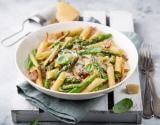 Penne aux asperges, bacon et Parmesan