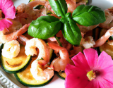 Courgettes aux crevettes roses et basilic frais