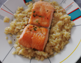 Risotto au saumon grillé