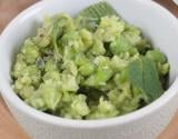 Ecrasé de fèves et petits pois à la moutarde et à la menthe