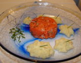 Tartare de saumon et son émulsion de soupe fine au champagne