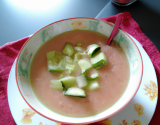 Soupe glacée de concombre, pomme et fraise