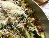 Crumble courgette, pesto et parmesan