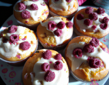 Muffins roses au chocolat blanc et framboises