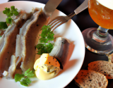 Assiette d'anguille fumée et de rillettes de Kipper vinaigrette à la bière Picarde