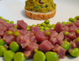 Tartare de canard au wasabi frais purée de petits pois