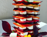 Mille feuilles betteraves-mozzarella aux fruits rouges et feta