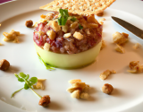 Tartare de noix Saint-Jacques de Normandie, croustillant de pomme acidulée aux graines germées