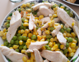 Salade de poulet, petits pois et maïs