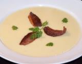 Velouté de cerfeuils tubéreux et chips de magret de canard