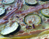 Quiche à la courgette, aux lardons et à la crème