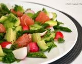 Salade d'asperges, radis et avocat au pamplemousse rose, vinaigrette à l'orange