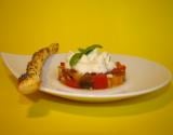 Tartare de tomates multicolores, chantilly de mozzarella et sacristain pavot et piment d'Espelette