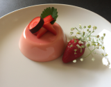 Mousse aux fraises dans sa corolle