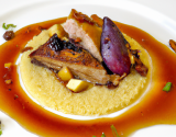 Foie gras laqué au balsam de coing Semoule d'amande et bouillon de fruits comme un couscous  Tuiles aux épices