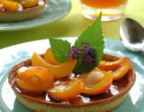 Tartelette aux mirabelles sur compotée d'abricots