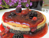 Cheesecake miroir confiture coquelicot-mûres sur galettes bretonnes