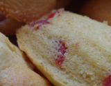 Madeleines aux fraises séchées