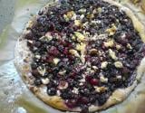 Pizza aux fruits rouges et au chocolat blanc