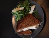 Croque messieurs du soir et sa salade de roquette, copeaux de parmesans par Morgan