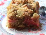 Gâteau à la rhubarbe façon crumble