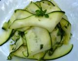 Courgettes marinées au basilic